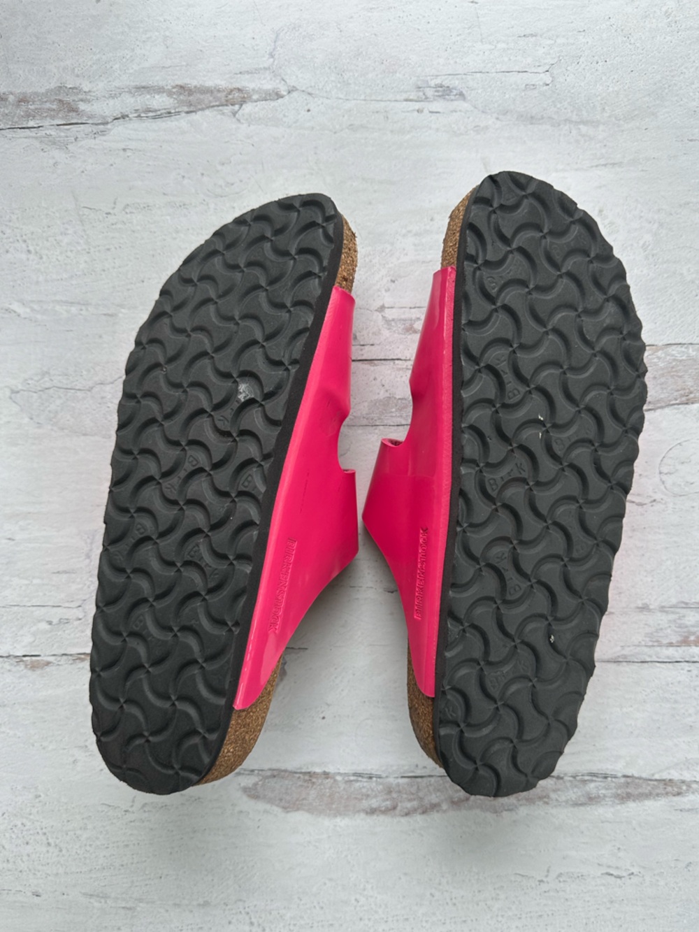 Birkenstock • Arizona Patent Pink Sandals Sz 40 - Picture 6 of 11